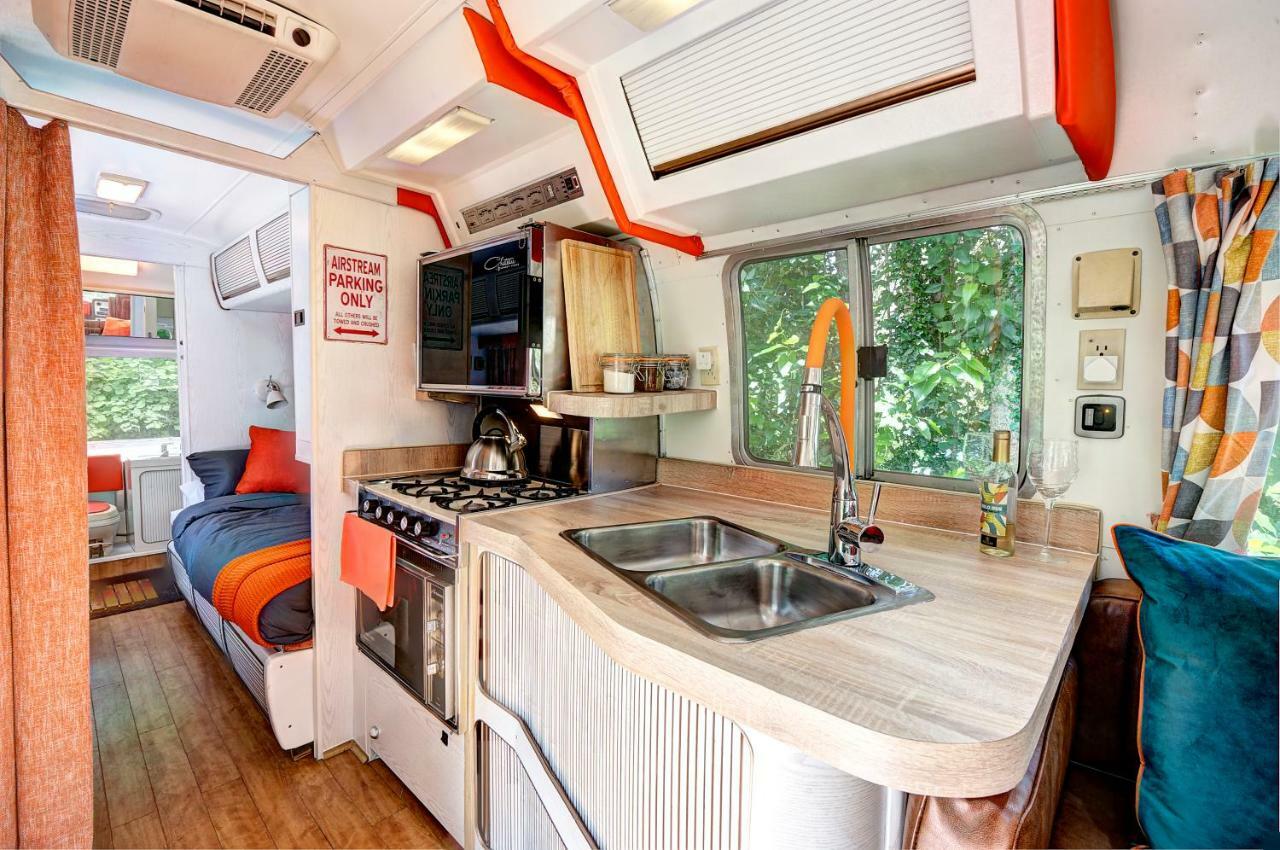 Glamping 1970 American Airstream Motorhome Ponsanooth エクステリア 写真