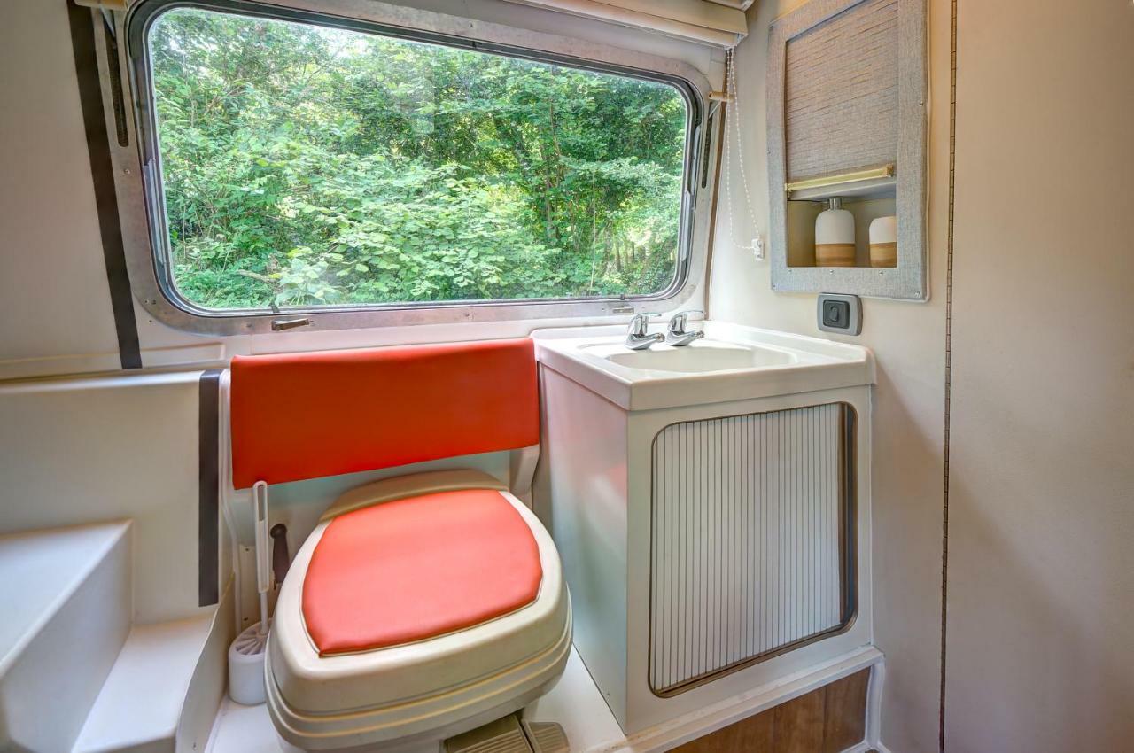 Glamping 1970 American Airstream Motorhome Ponsanooth エクステリア 写真