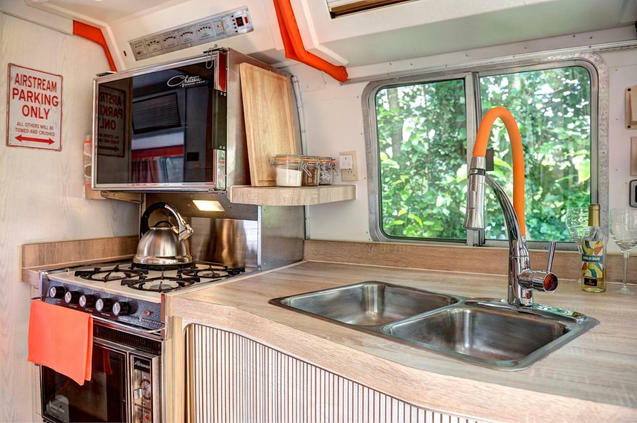 Glamping 1970 American Airstream Motorhome Ponsanooth エクステリア 写真