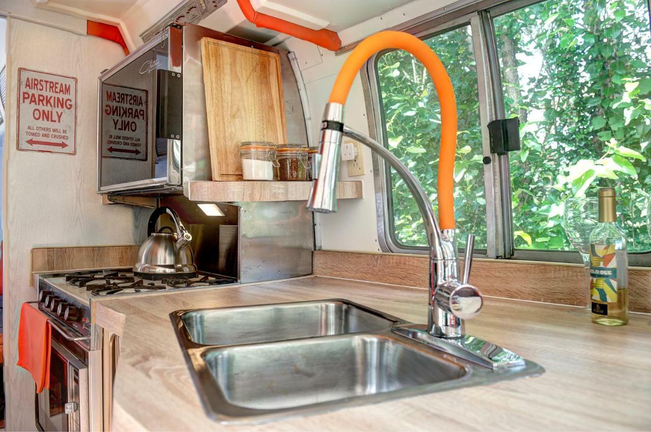 Glamping 1970 American Airstream Motorhome Ponsanooth エクステリア 写真