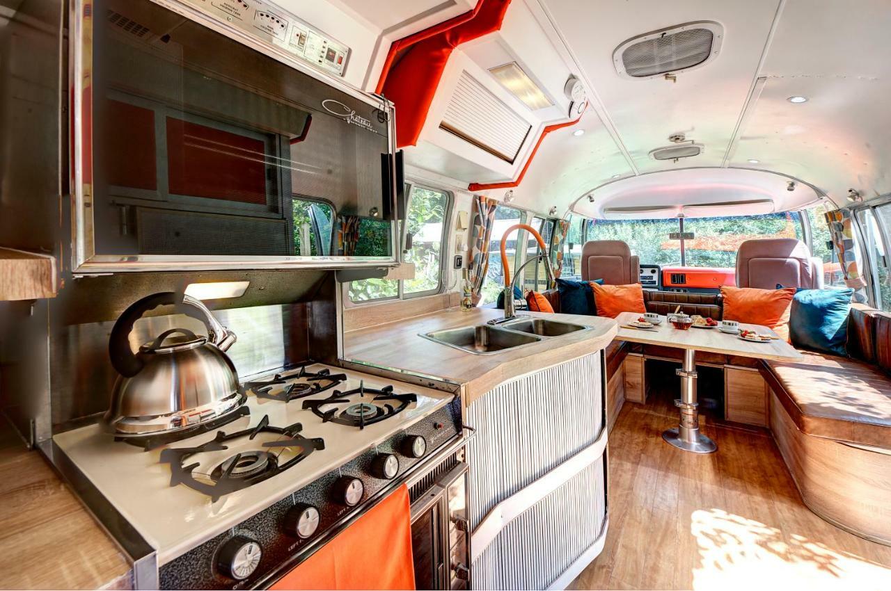 Glamping 1970 American Airstream Motorhome Ponsanooth エクステリア 写真